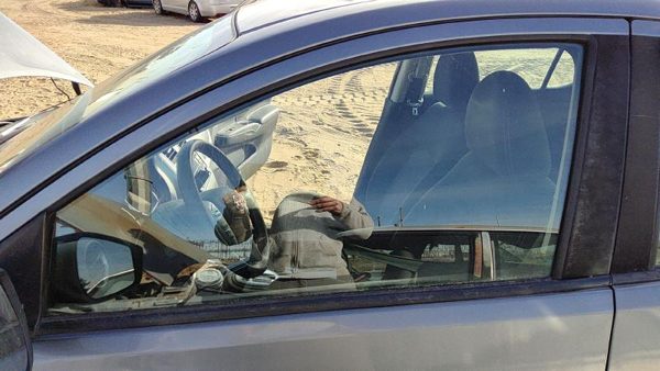 2013-2019 Nissan Versa Driver Left Front Side Window Door Glass Oem 803019Ka0a — photo 3