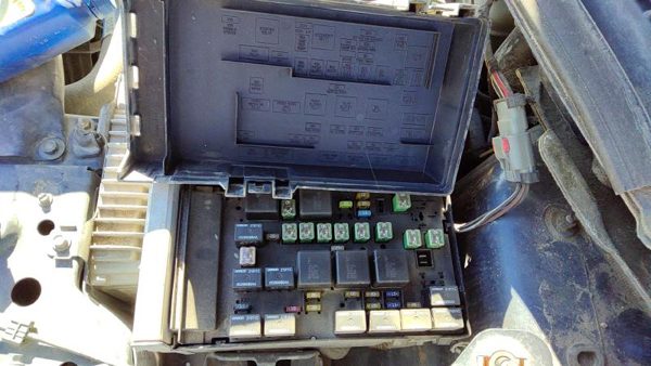 2001-2002 Dodge Caravan Engine Fuse Box Power Distribution Panel Oem 3.8L — photo 3
