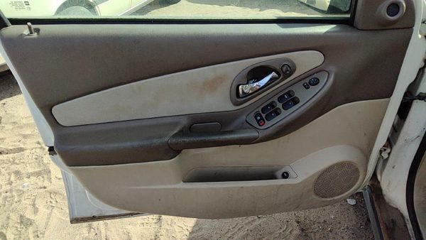 04-05 New Style Malibu Driver Left Front Door Trim Panel With Master Switch — photo 1