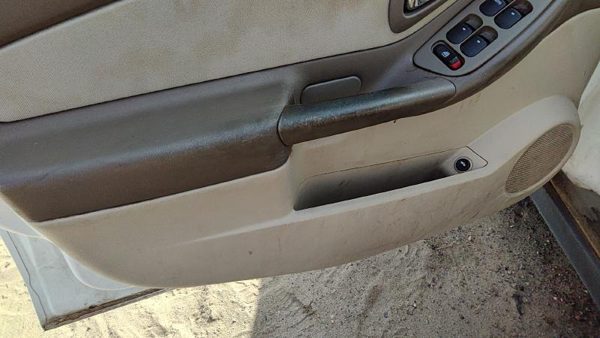 04-05 New Style Malibu Driver Left Front Door Trim Panel With Master Switch — photo 9