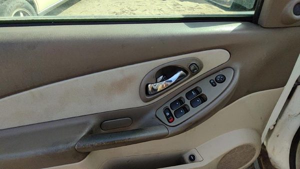 04-05 New Style Malibu Driver Left Front Door Trim Panel With Master Switch — photo 4