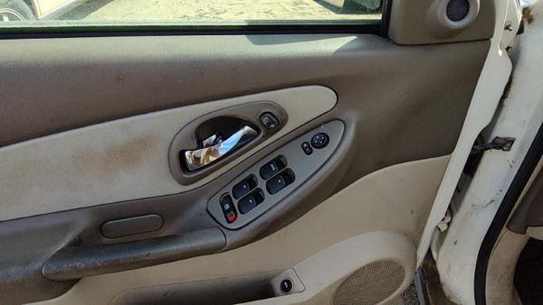 04-05 New Style Malibu Driver Left Front Door Trim Panel With Master Switch — photo 5
