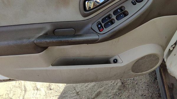 04-05 New Style Malibu Driver Left Front Door Trim Panel With Master Switch — photo 7