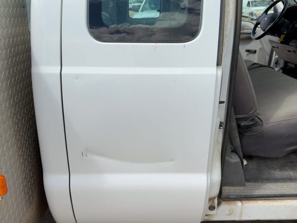 2005 Ford F350 Rear Door RH White — photo 4