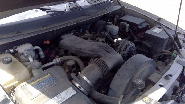 2004 Buick Rainier — vehicle photo 2