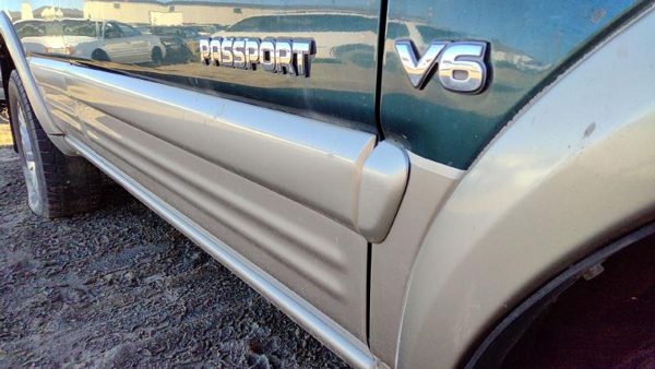 2000 Honda Passport Front Door RH 4DR Hgm Huntsman Green Hail — photo 4