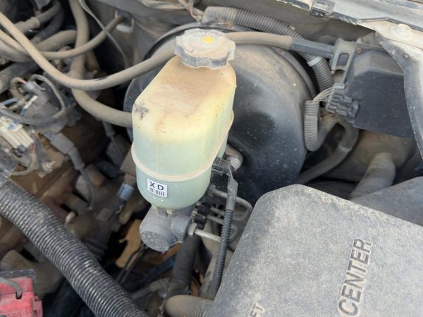 00-02 Chevy Suburban Power Brake Booster With Master Cylinder Pair Set Oem 5.3L — photo 2