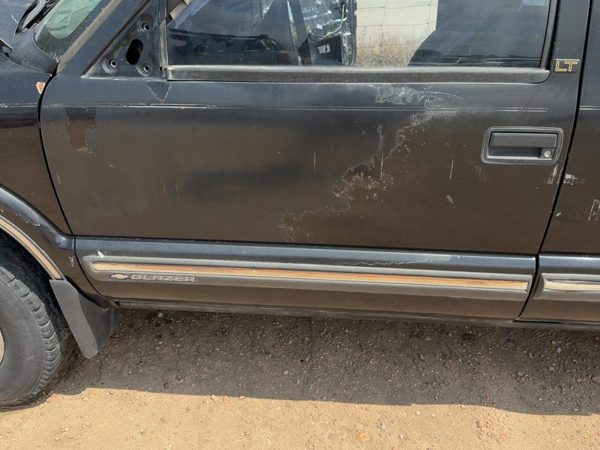 2001 Blazer S10/jimmy S15 Front Door LH Black 41U — photo 2