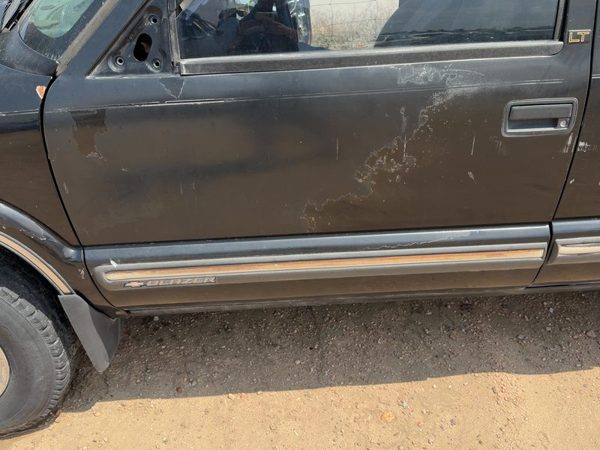 2001 Blazer S10/jimmy S15 Front Door LH Black 41U — photo 4