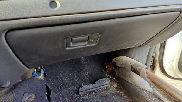 2000-2005 Ford Crown Vic Glove Box Assembly Complete Door With Latch Oem Black — photo 2