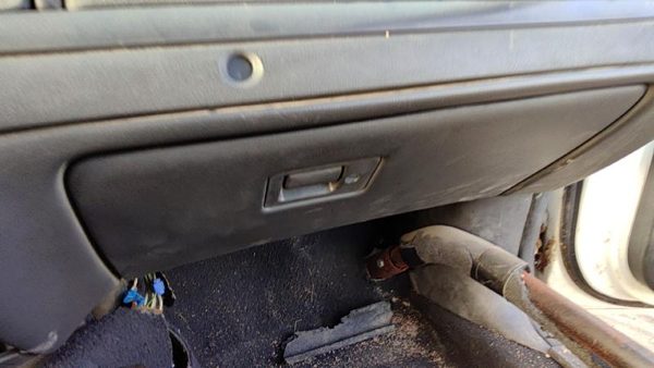 2000-2005 Ford Crown Vic Glove Box Assembly Complete Door With Latch Oem Black — photo 1