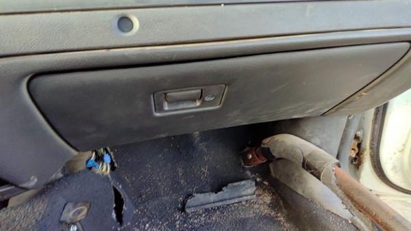 2000-2005 Ford Crown Vic Glove Box Assembly Complete Door With Latch Oem Black — photo 3