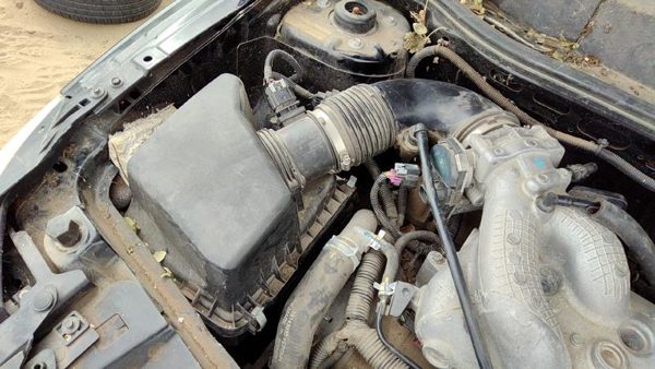 07-09 Grand Vitara Xl-7 Air Intake Cleaner Filter Box Housing With Tube 3.6L — photo 1