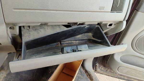 03-05 Dodge Ram 2500 Glove Box Assembly Complete Door With Latch Oem Taupe L5 — photo 4