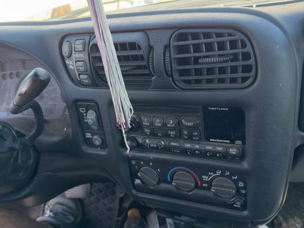 98-02 S10 Blazer Trim Bezel Around Speedometer Dash Surround Panel Graphite 12H — photo 6