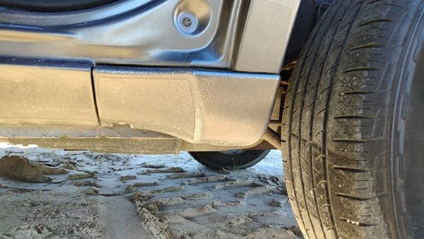 2004 Mitsubishi Endeavor Driver Left Rear Lower Rocker Moulding Corner Lh — photo 4