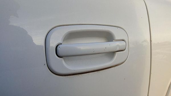 00-06 Chevy Suburban Driver Left Rear Outside Door Handle Back 50U Summit White — photo 3