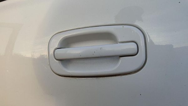 00-06 Chevy Suburban Driver Left Rear Outside Door Handle Back 50U Summit White — photo 4