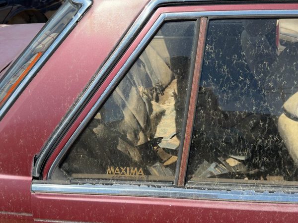 85-88 Maxima Passenger Right Rear Vent Window Back Door Glass With Frame Oem — photo 1