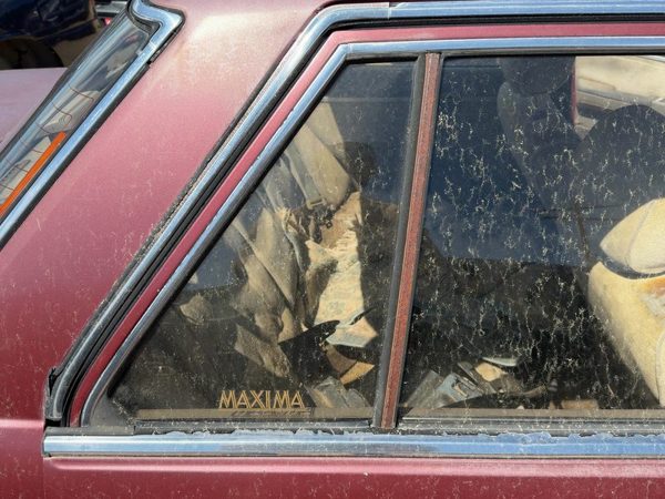 85-88 Maxima Passenger Right Rear Vent Window Back Door Glass With Frame Oem — photo 2