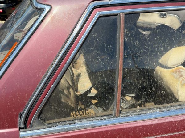 85-88 Maxima Passenger Right Rear Vent Window Back Door Glass With Frame Oem — photo 3
