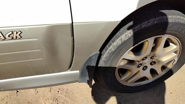 2000-04 Legacy Outback Passenger Right Moulding From Fender Oem Trim Strip — photo 1