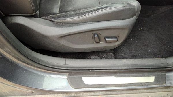 2016 Hyundai Tucson Passenger Right Side Power Seat Switch With Trim Panel Black — photo 1