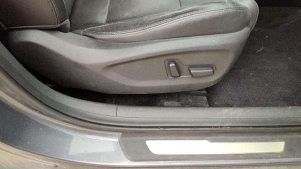2016 Hyundai Tucson Passenger Right Side Power Seat Switch With Trim Panel Black — photo 2