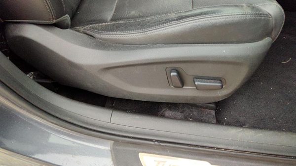 2016 Hyundai Tucson Passenger Right Side Power Seat Switch With Trim Panel Black — photo 4