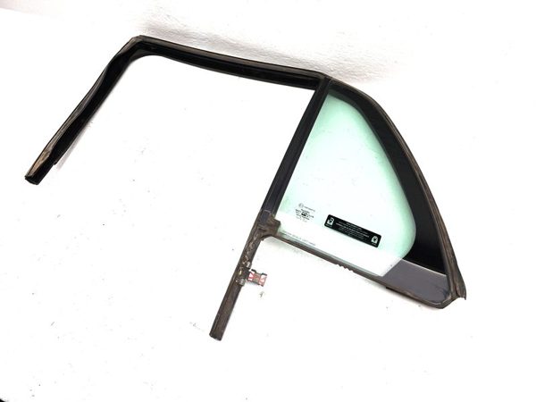 00-05 Deville Dts Driver Left Rear Vent Window Back Door Glass With Frame Oem — photo 8