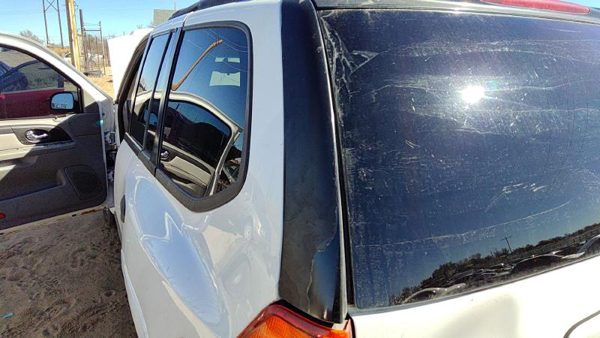 2002-2009 Gmc Envoy Driver Left Rear Corner Moulding On Quarter Panel Oem — photo 2