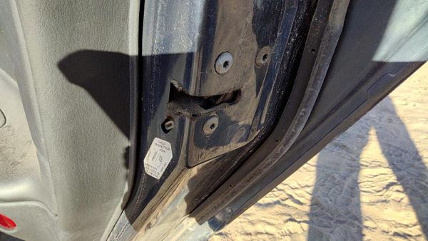 1998-2004 Dodge Intrepid Passenger Right Rear Door Latch With Rods/Cables Back — photo 2