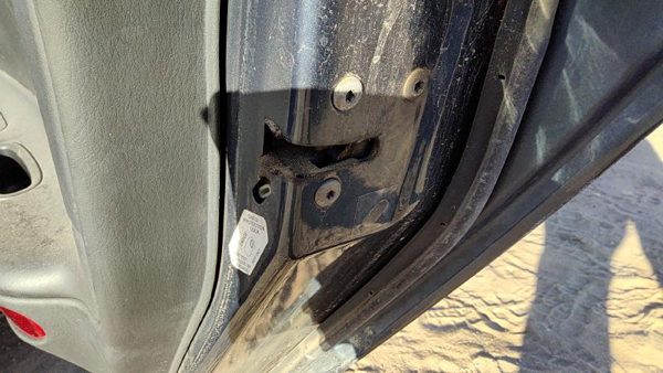 1998-2004 Dodge Intrepid Passenger Right Rear Door Latch With Rods/Cables Back — photo 1