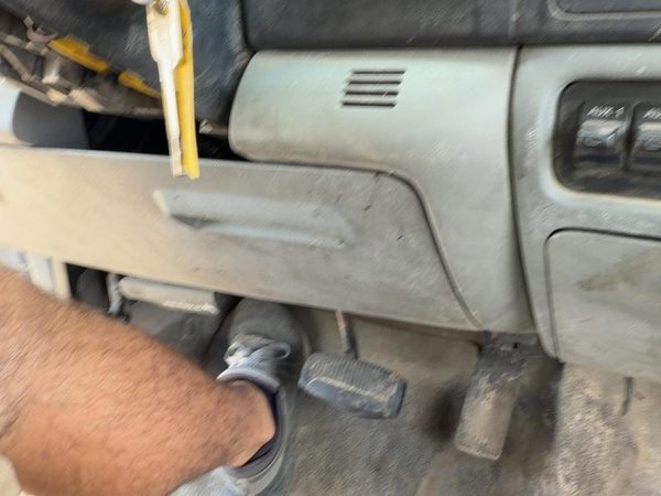 2005-2007 Ford F350 Lower Dash Under Column Knee Bolster Trim Panel Oem Gray — photo 5