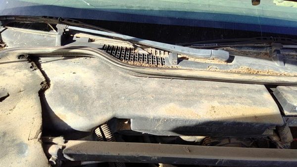 1998 Buick LeSabre Engine Fuse Box 3.8L — photo 1