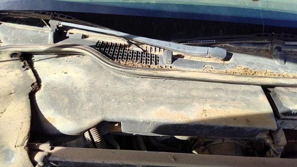 1998 Buick LeSabre Engine Fuse Box 3.8L — photo 2