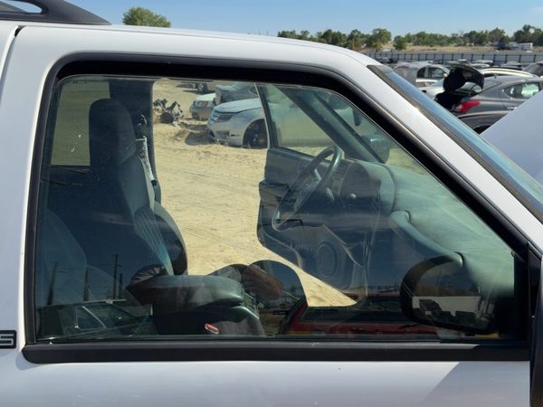 1995-2005 Chevy S10 Blazer Passenger Right Front Side Window Door Glass Oem — photo 2