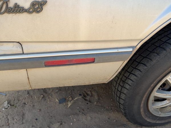 86-91 Olds 88 Passenger Right Rear Moulding On Quarter Panel Oem Silver — photo 4