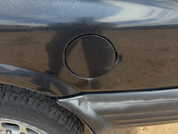 1998-2002 Isuzu Rodeo Fuel Tank Door With Hinge Gas Lid Oem Filler 8156301420 — photo 1