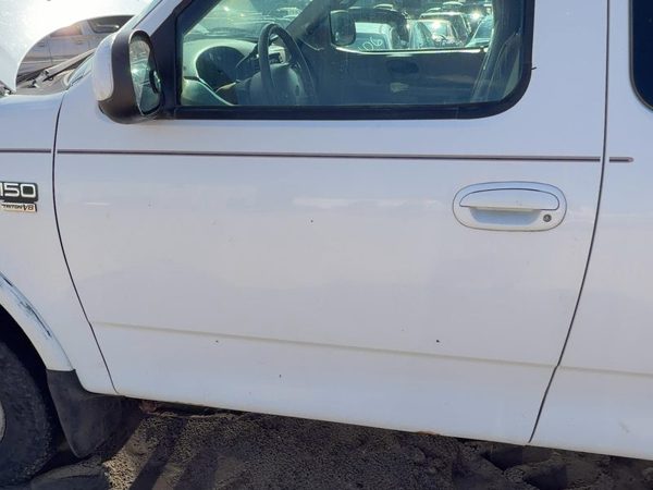 1999 Ford F-150 Front Door LH White Yz — photo 2