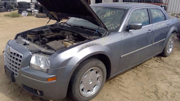 2006 Chrysler 300 — vehicle photo 2