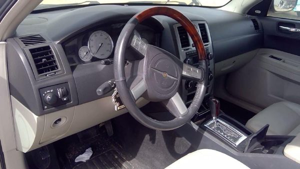 2006 Chrysler 300 — vehicle photo 4