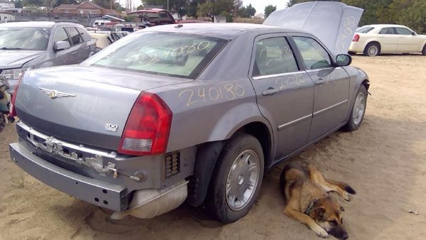 2006 Chrysler 300 — vehicle photo 7