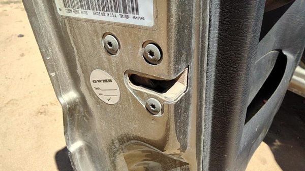 2002-2005 Jeep Liberty Driver Left Front Door Latch With Rods/Cables Oem — photo 2