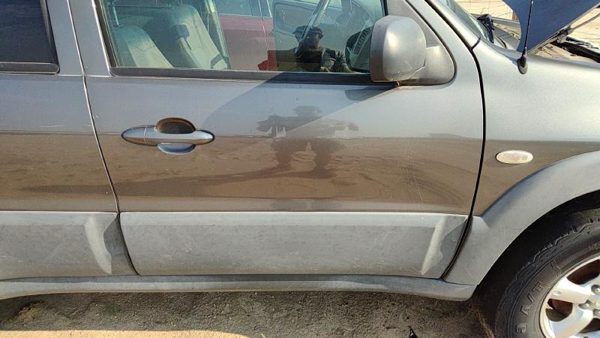 2005 Mazda Tribute Front Door RH Gray Cx — photo 3