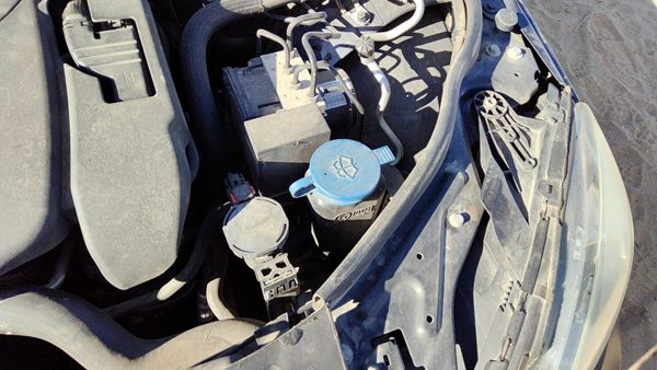 08-15 Mercedes C300 Windshield Washer Fluid Reservoir With Pump Oem Wiper Tank — photo 3