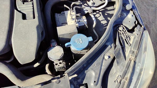 08-15 Mercedes C300 Windshield Washer Fluid Reservoir With Pump Oem Wiper Tank — photo 4