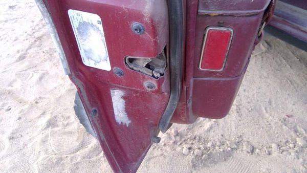 1986-1991 Olds Eighty Eight Driver Left Front Door Latch With Rods/Cables Oem — photo 1