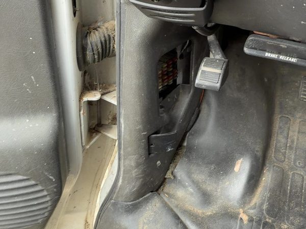 2002 Chevy Express Van 2500 Driver Left Lower Kick Trim Panel Oem Black — photo 3