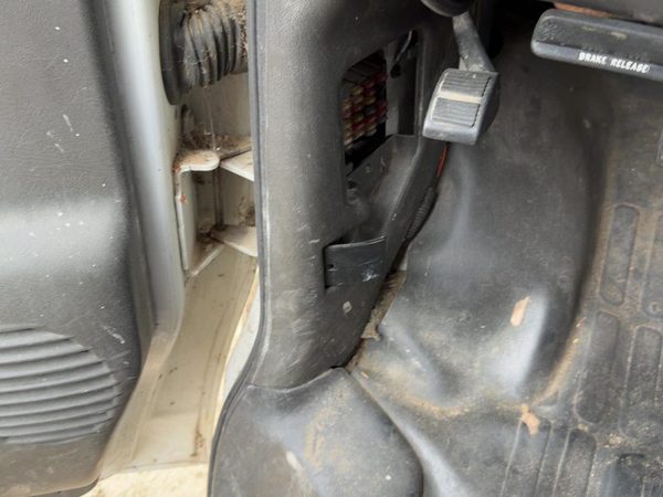 2002 Chevy Express Van 2500 Driver Left Lower Kick Trim Panel Oem Black — photo 4
